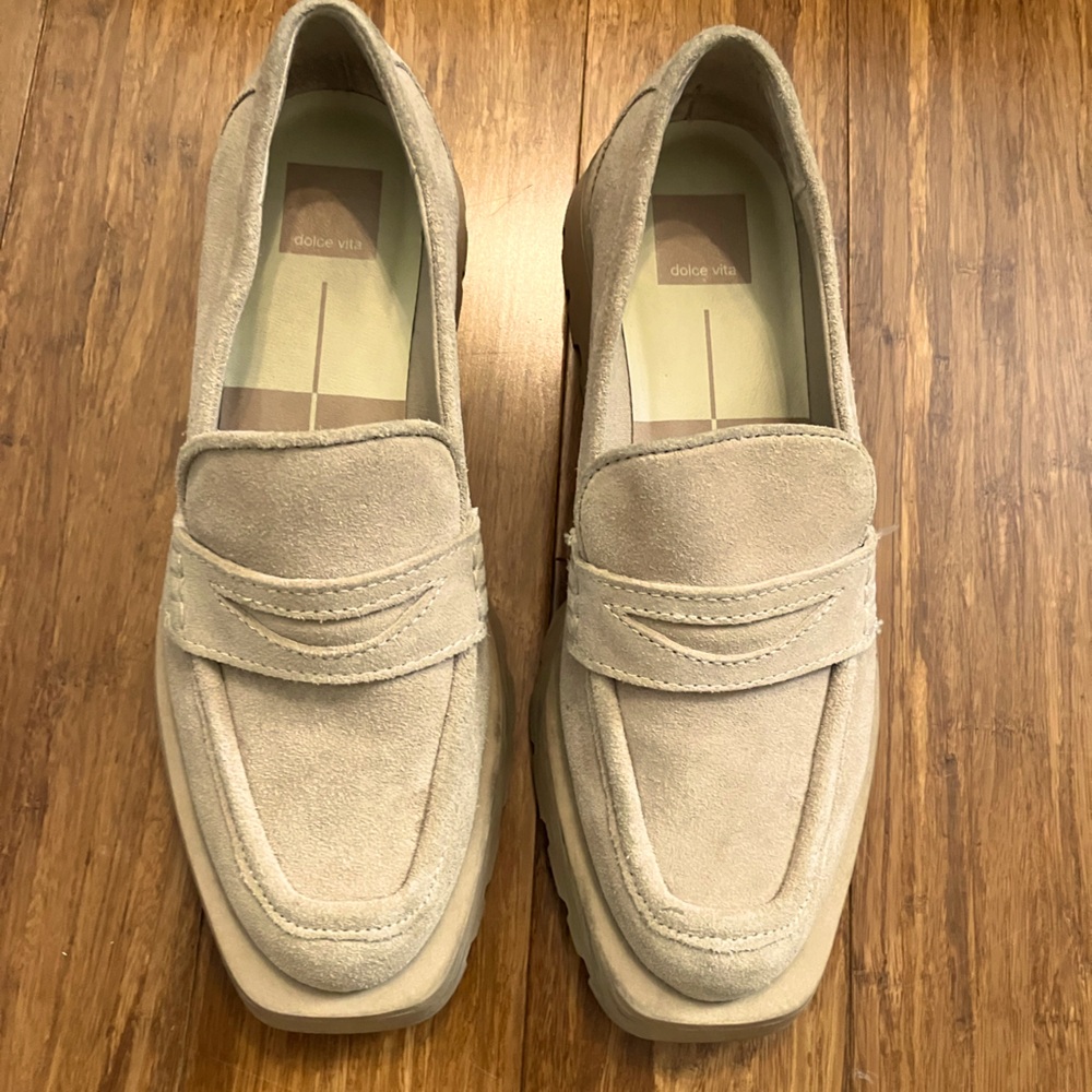 DOLCE VITA Elias Lug Loafers in Dune Suede Size 9 Capsule Neutral Beige Preowned